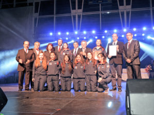 El concejo otorgó Galvano Municipal a alumnas del Colegio Natales, campeonas nacionales de Handball