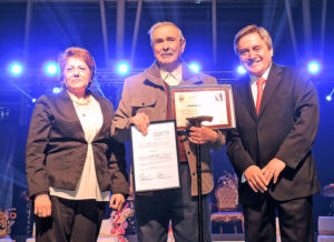 El premio Juan Millán a un comunicador destacado lo recibió Manuel Suarez.
