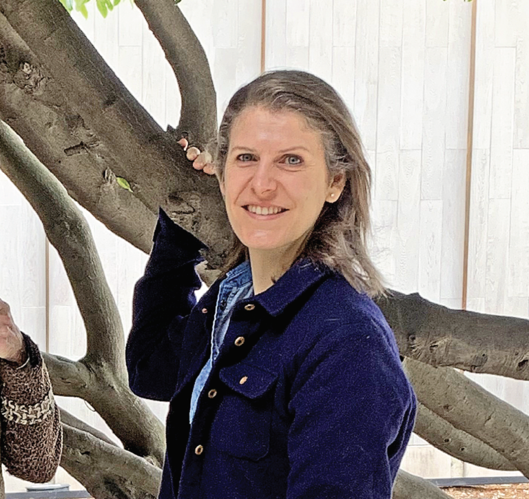 Delphine Grouès: la escritora francesa que encontró en Patagonia una ruta creativa hacia la Antártica